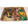 Image 1 : FLAT OF BOX CUTTERS AND FLAT OF SCREWDRIVERS
