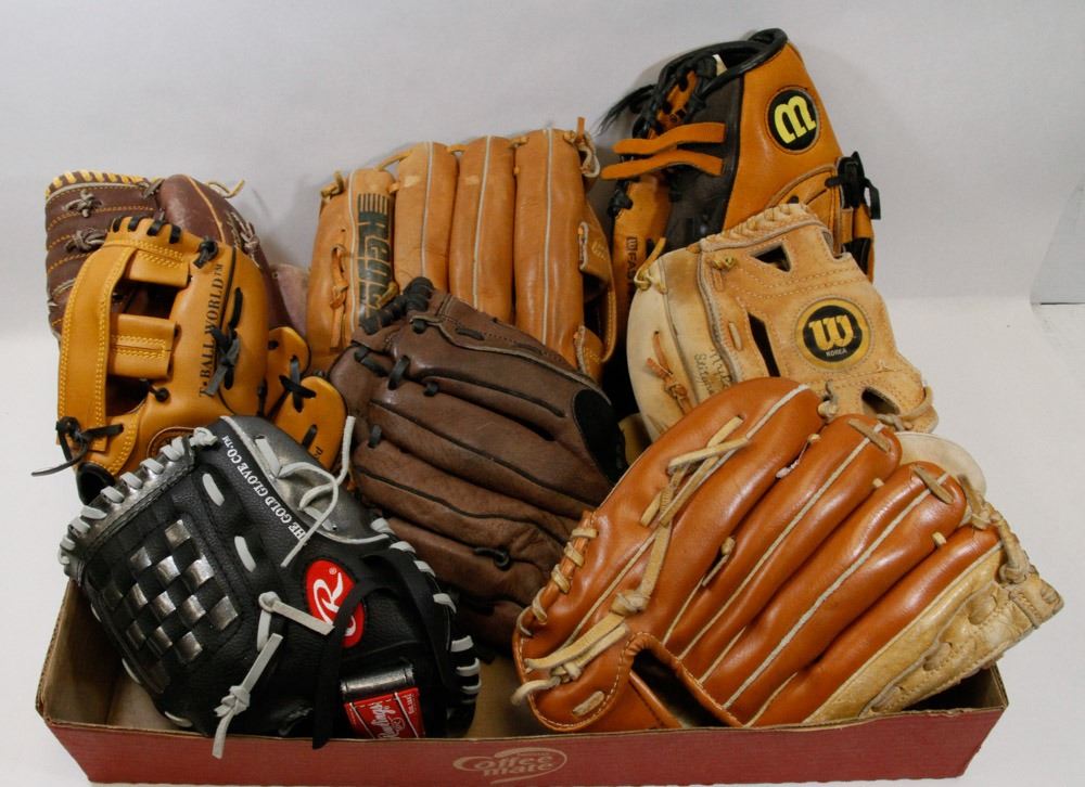 FLAT OF 8 BASEBALL GLOVES