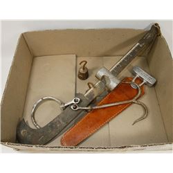 VINTAGE HOWE SCALE. MADE IN CANADA.