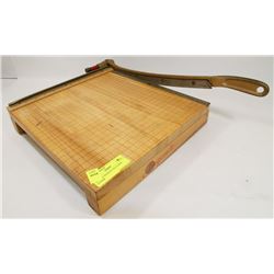 VINTAGE INGENTO NO.4 PAPER CUTTER.