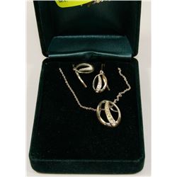 SILVER PENDANT AND EARRING SET.