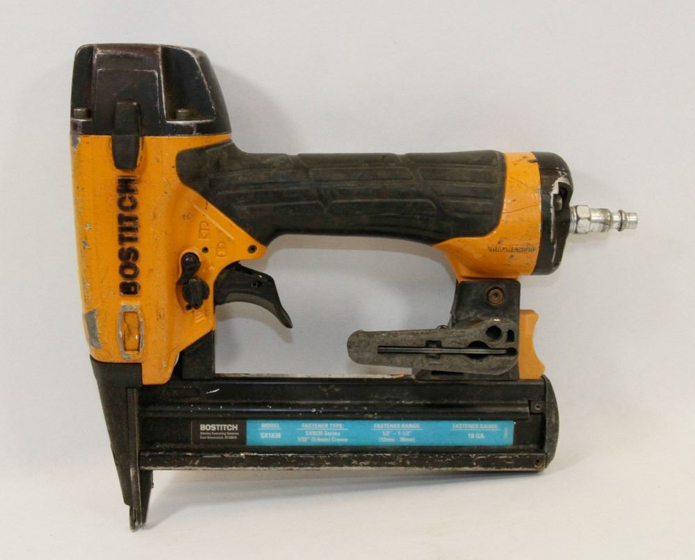 BOSTITCH BRAD NAILER 18 GA