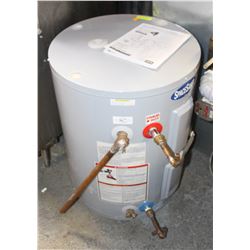 SPACE SAVER HOT-WATER TANK ELECTRIC HEATER