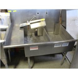 QUEST 2 WELL STAINLESS STEEL SINK W/ RUNOFF & MINI