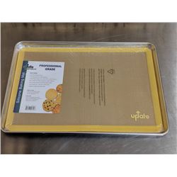 FULL SIZE PAN & SILICONE MAT - LOT OF 2 PIECES