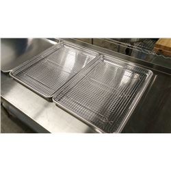 2 HALF SIZE BUN PANS & 2 COOLING RACKS