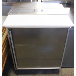 SILVER KING SANDWICH AND CONDIMENT PREP TABLE.