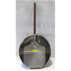 LOT OF 13 ASSORTED PIZZA PANS(16") W/ PIZZA PEEL