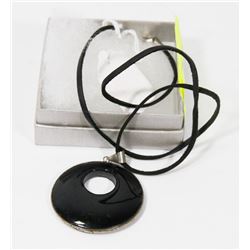 BLACK STONE PENDANT NECKLACE