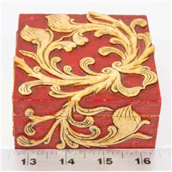 RED STONE LIDDED TRINKET BOX WITH RAISED FLORAL