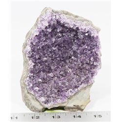 QUARTZ AMETHYST GEODE (4"L X 5"H X 4"W) -