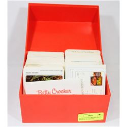 VINTAGE BETTY CROCKER RECIPE BOX FULL OF ORIGINAL
