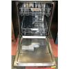 Image 3 : GE DISHWASHER WITH HIDDEN CONTROLS.