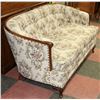 Image 2 : 60" FLORAL PATTERN FABRIC LOVESEAT.