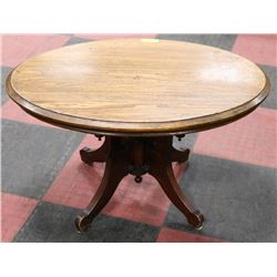 ANTIQUE OAK OVAL COFFEE TABLE, 36"X25"X21".