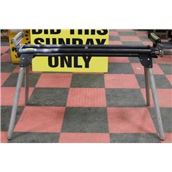FOLDING SAW STAND WITH ROLLERS