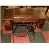 Image 1 : SINGER SEWING MACHINE CABINET
