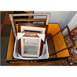 ESTATE LOT OF ASSORTED PICTURE FRAMES