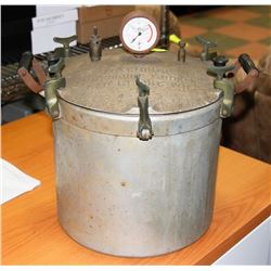 VINTAGE NATIONAL PRESSURE COOKER