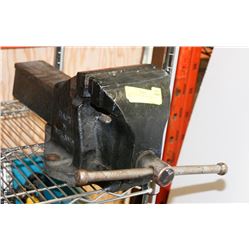 LARGE VINTAGE 6" RECORD NO. 6 VISE.