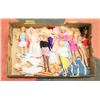 Image 1 : LARGE FLAT OF BARBIES