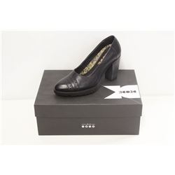 DKODE SZ 6.5 DEEP NAVY HOLLIS BLOCK HIGH HEEL