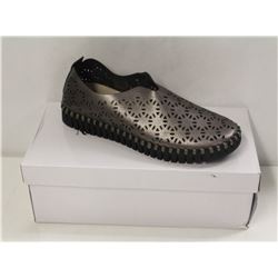 ILSA JACOBSEN SZ 8.5 COPPER TULIP LOAFERS