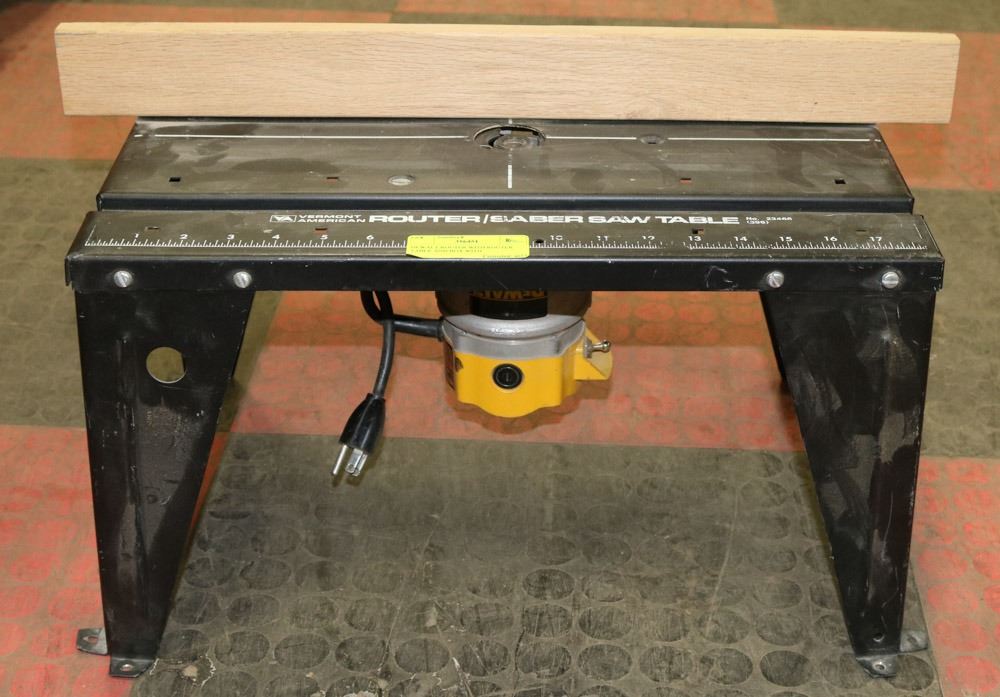 DEWALT ROUTER WITH ROUTER SAW TABLE