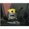 Image 2 : DEWALT ROUTER WITH ROUTER SAW TABLE