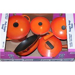 VINTAGE COUSANCES ENAMELED CAST IRON 6 PCS SET.