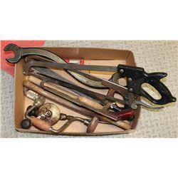 BOX W/ VINTAGE TOOLS: HAND DRILLS, HACKSAWS AND