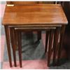 Image 3 : SET OF 3 NESTING TABLES.