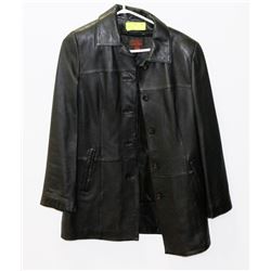 DANIER LADIES LEATHER JACKET SIZE X-SMALL.
