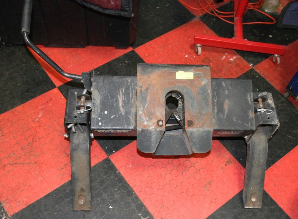 REESE 5TH WHEEL HITCH Kastner Auctions