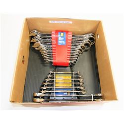 SAE & METRIC MAXIMUM GEAR WRENCHES WITH HOLDERS.