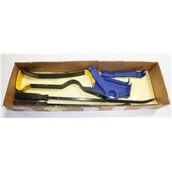 LOT OF 9 PRYBARS IN VARIOUS SIZES.