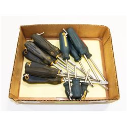 SET OF SCREWDRIVERS INCL PHILIPS, FLAT HEAD AND