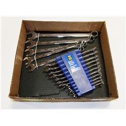 COMPLETE SET OF MAXIMUM COMBO METRIC WRENCHES.