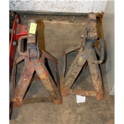 PAIR OF HEAVY DUTY FLOOR JACKS ON CHOICE-RUST