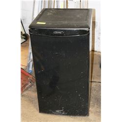 DANBY BAR FRIDGE NEEDS CEANING AS IS