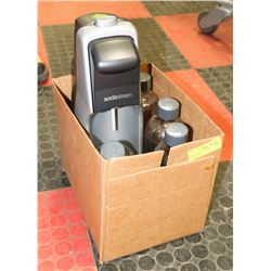 BOX W/ESTATE SODASTREAM MACHINE W/4