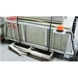 TRUCK HEAD ACHE RACK WITH ORANGE BEACON & FLAG