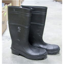 PAIR OF ONGUARD STEEL TOED RUBBER BOOTS SIZE 14