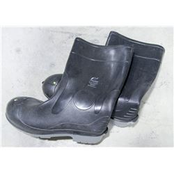 PAIR OF ONGUARD STEEL TOED RUBBER BOOTS SIZE 15