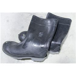 PAIR OF ONGUARD STEEL TOED RUBBER BOOTS SIZE 15