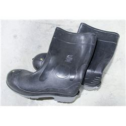 PAIR OF ONGUARD STEEL TOED RUBBER BOOTS SIZE 15