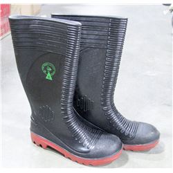 PAIR OF OIL KING STEEL TOE RUBBER BOOTS