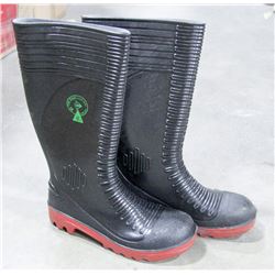 PAIR OF OIL KING STEEL TOE RUBBER BOOTS