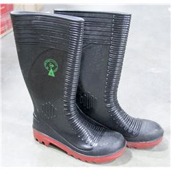 PAIR OF OIL KING STEEL TOE RUBBER BOOTS