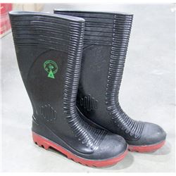 PAIR OF OIL KING STEEL TOE RUBBER BOOTS